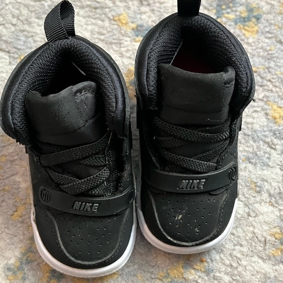 2 pair of Nike’s - Picture 4 of 6